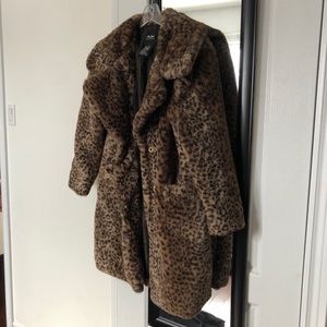 Amazing luxe chic light tan leopard print fur jacket